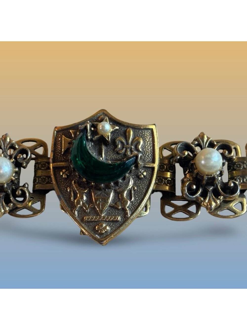 1950s Heraldic Panel Bracelet Antique Gold Tone Medieval Crest Design Vintage - Picture 3 of 8